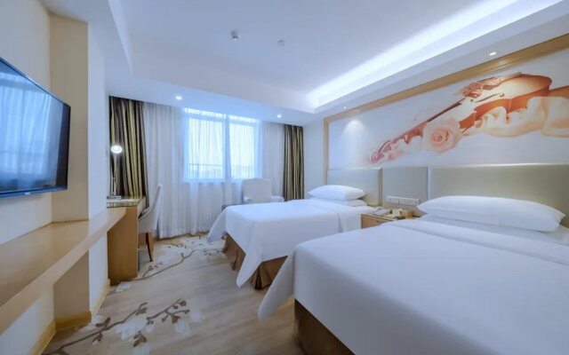 Vienna Hotel ( Guanlanhu station Shanshui Tianyuan)