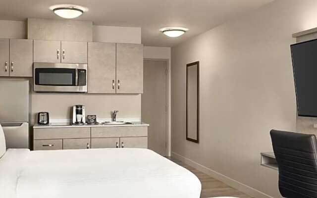 Microtel Inn & Suites Montreal Airport-Dorval QC