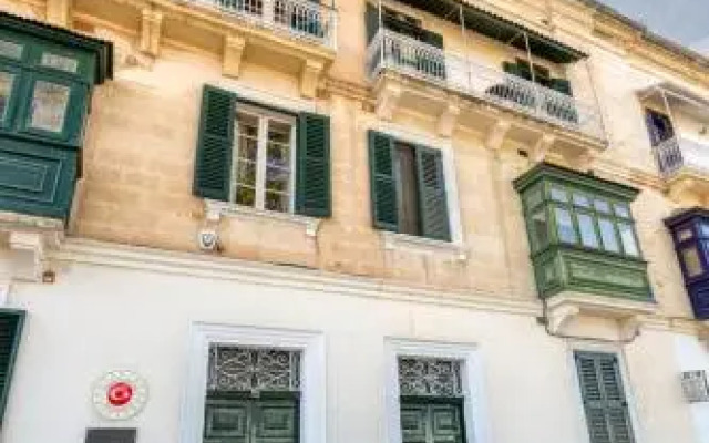 Floriana Suite-hosted by Sweetstay