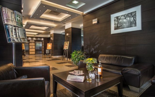 Rosslyn Central Park Hotel