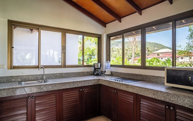 Tropical Beachfront 4 Bdr Villa - KBR24