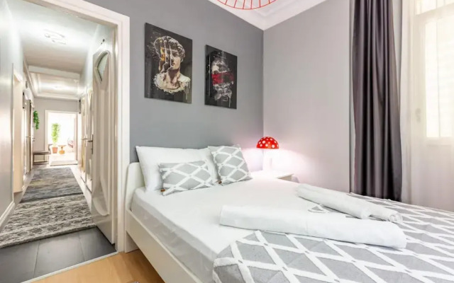 Spacious Apartment on Bagdat Street Kadikoy