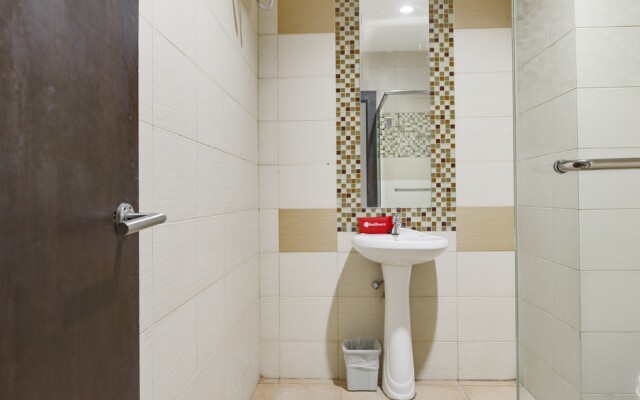 RedDoorz Apartment near Grand City Mall