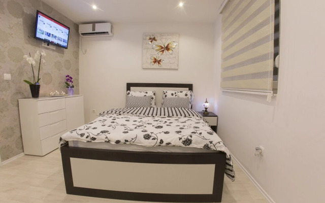Appleline Apartments (Apple Studios & Rooms) 