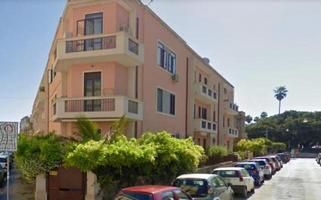 One bedroom appartement with wifi at Siracusa