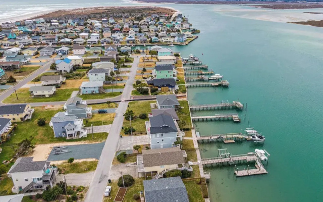 Lindy-B by Topsail Realty