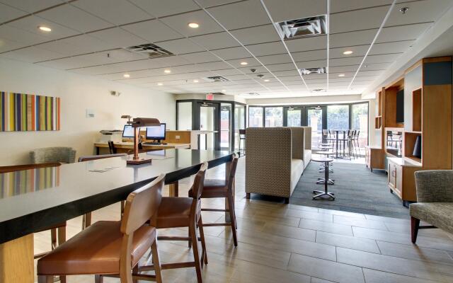 Holiday Inn Express & Suites Aurora - Naperville, an IHG Hotel