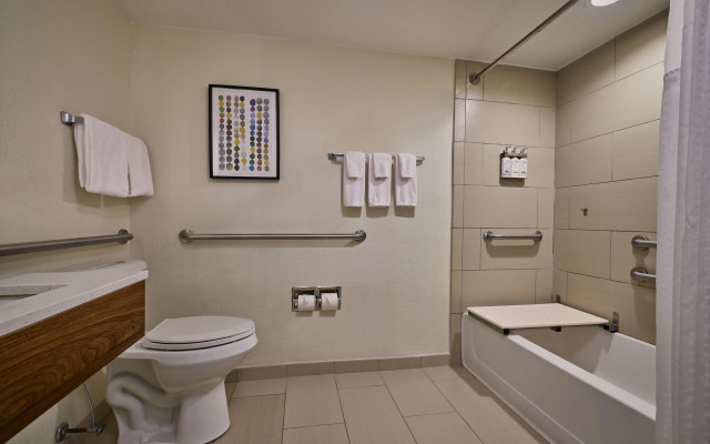 Holiday Inn Express & Suites Charleston Dwtn - Westedge by IHG