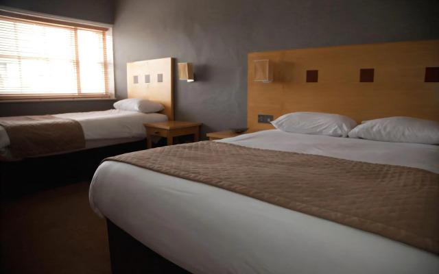 The Warwick Arms Hotel