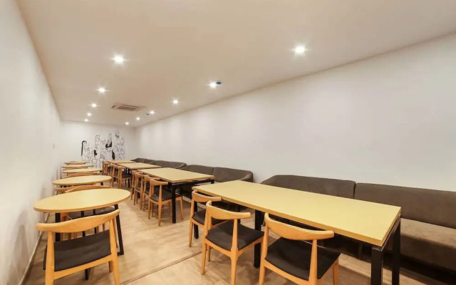 OYO Townhouse 125 Medawas