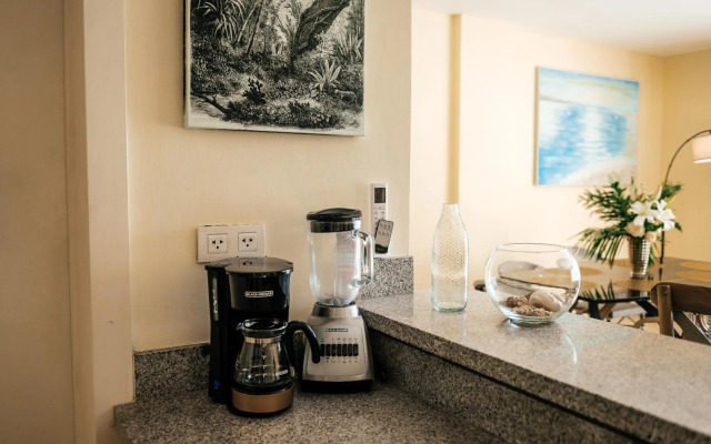 New Apartment Sueno pool area private Beach guard