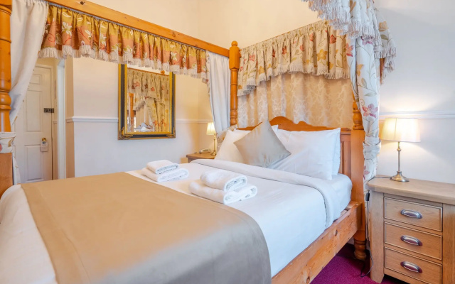 The Crown Hotel
