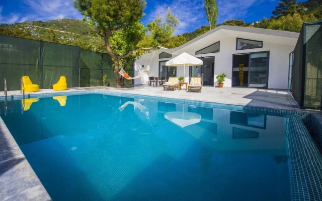 Villa Derin by Akdenizvillam