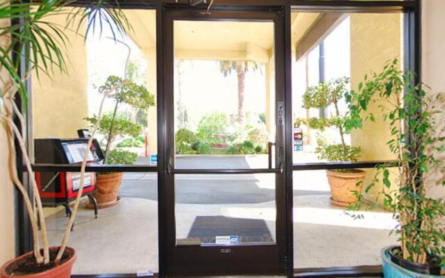 California Inn and Suites Bakersfield