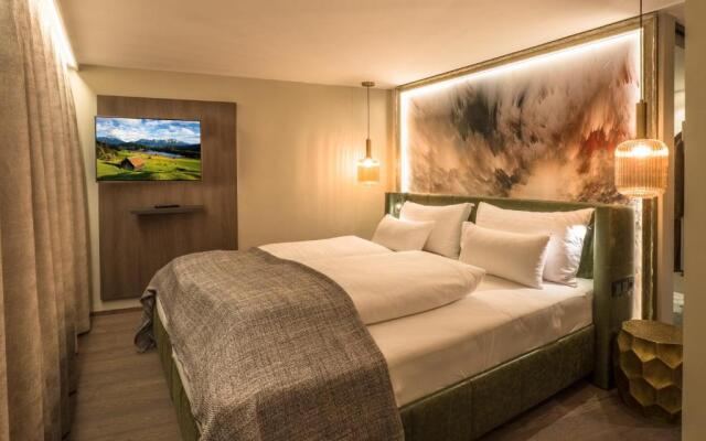 Hotel Vier - Studios & Restaurant