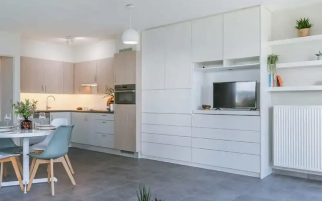 Bright Apartment With Large and Sunny Garden