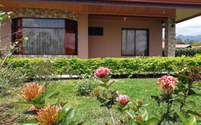 Nakury House, condominium with pool, WIFI