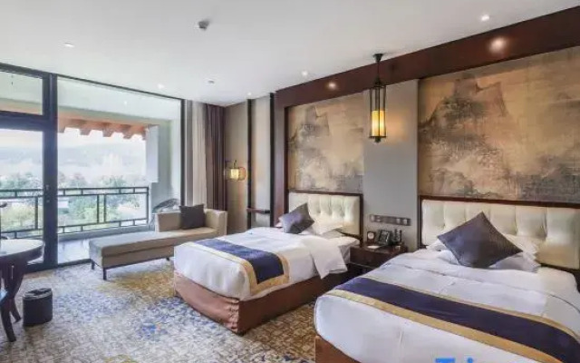 Zhongzhou Leading Hotel