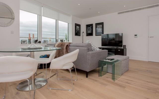 2 Bedroom Flat in Battersea on 20th Floor