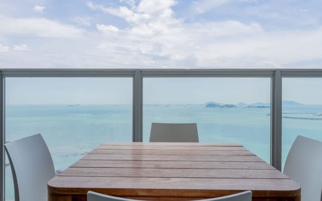 w Stunning 2BR With Terrace in YOO