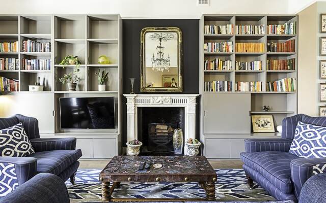 Well-designed Chelsea Flat