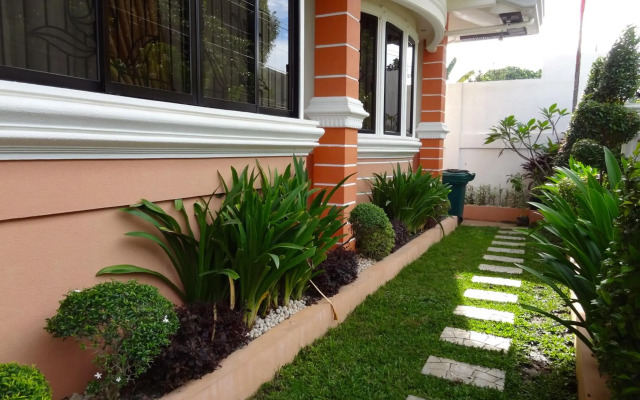 The Executive Villa Inn & Suites