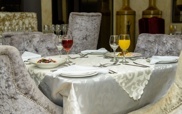 Equestrian Royal Hotel Boutique & Spa