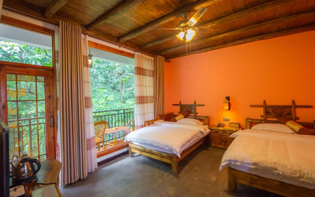 Yangshuo Scenic Mountain Retreat
