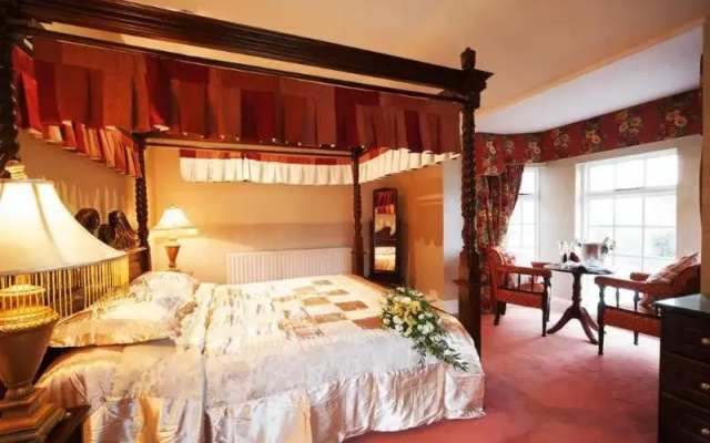 Woodenbridge Hotel & Lodge