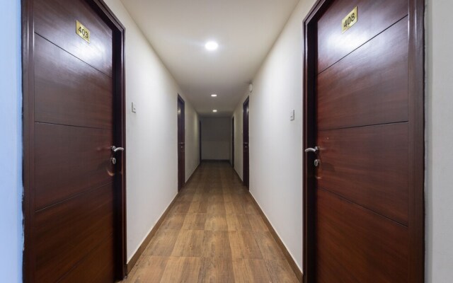 OYO 19377 Falnir Palace