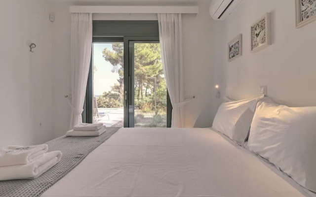 Ouzo Stone House 2, with private pool