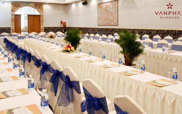 Van Phat Riverside Hotel