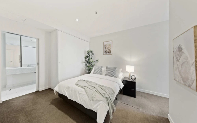 Stylish QV 2BR City Stay & Views – Guest Rooms – Melbourne