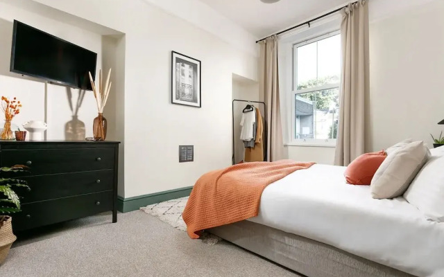 Host Stay Sussex Place