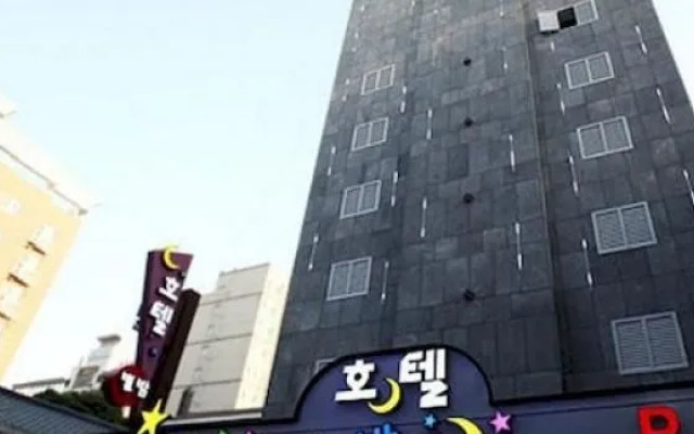 Starry Night Hotel