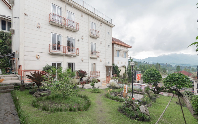 Urbanview Hotel Mon Bel Cibodas