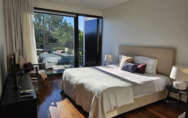 Tr ia Beach House With Pool