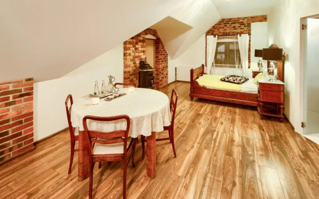 Folwark Białych Bocianów