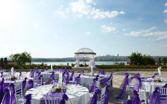 Kronos Hotel
