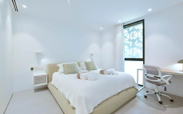 Infinity 0-3 LUXE PARTIAL SEA VIEW 2B