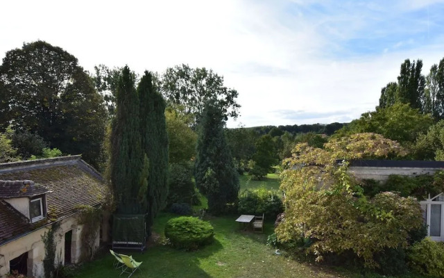 Modern Mansion in Machemont with Private Garden