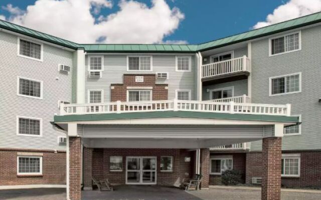 Baymont Inn & Suites Essex Burlington Area