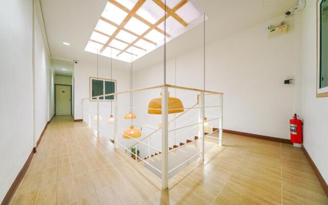 D-hub Hostel
