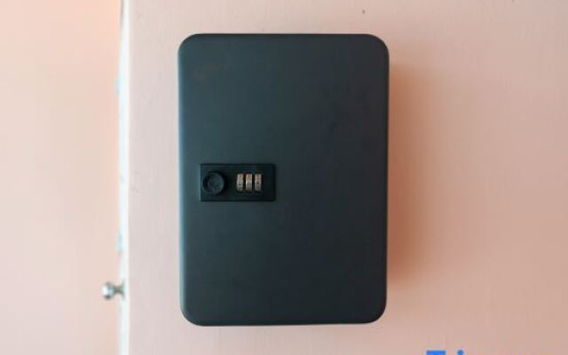 RB3 Onnut House, Netflix, SpeedNet, 10Pax ,Bts