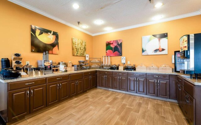 AmericInn by Wyndham Minot