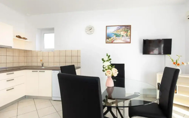 Scenic Elegant Apartments Krk With Balcony and Pool