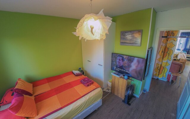 Eazy Home nearby Highway-Apartment or Private Room or Shared Room with Shared Big Kitchen,Shower,Toilet & Free Parking