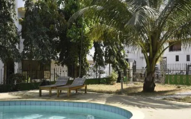 Jolly Poolside Hostel