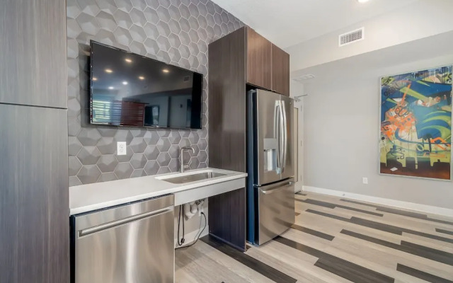 Des Moines Alluring 2BD 2BA Downtown Apartment