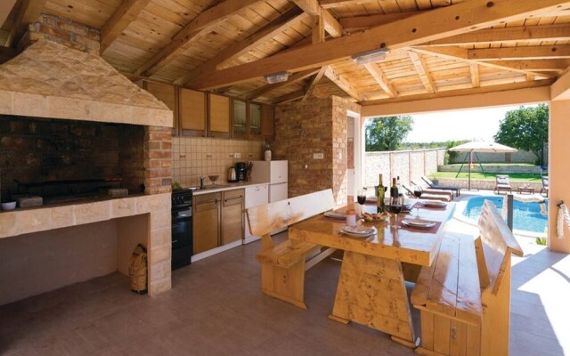 5 Villa Antique With Extra Large Pool